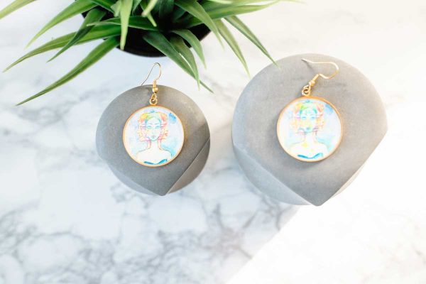 Boucle d’oreilles "JE SUIS MULTIFACETTE" buste – Image 2